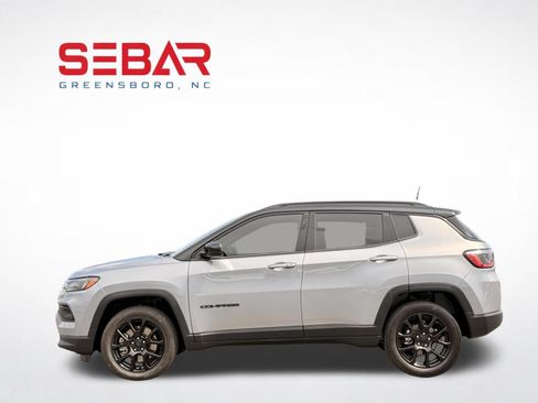 Used 2023 Jeep Compass Latitude AWD/4WD image 11
