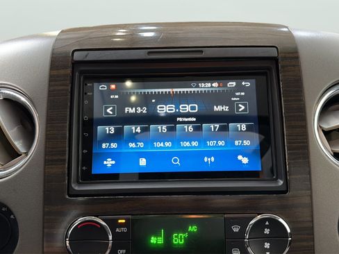 Used 2008 Lincoln Mark LT 4x4 image 24