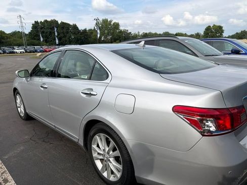 Used 2011 Lexus ES 350 w/ Preferred Accessory Package FWD image 6