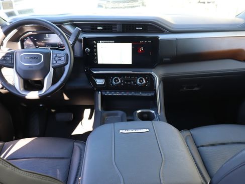 Used 2025 GMC Sierra 2500 Denali w/ Technology Package image 18