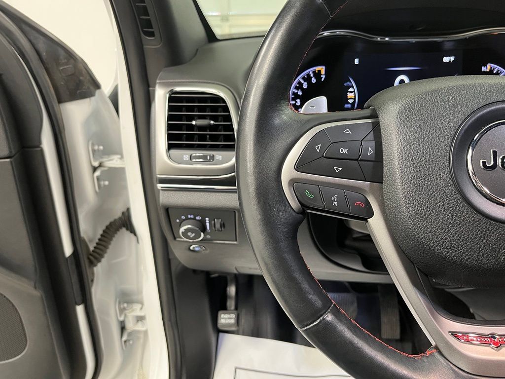 Used 2017 Jeep Grand Cherokee Trailhawk AWD/4WD image 29