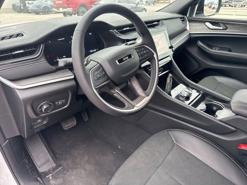 New 2026 Jeep Grand Cherokee Altitude image 13