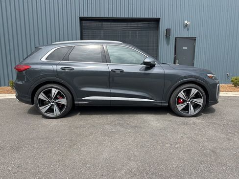 New 2026 Audi SQ5 Premium Plus AWD/4WD image 4