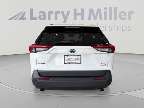 Used 2023 Toyota RAV4 XLE w/ Convenience Package AWD/4WD image 4