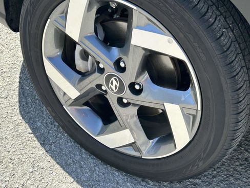 Used 2025 Hyundai Venue SEL FWD image 9