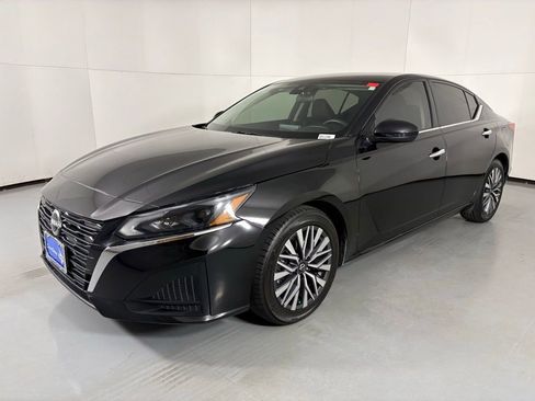 Used 2023 Nissan Altima 2.5 SV image 4