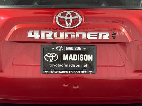 Used 2024 Toyota 4Runner SR5 AWD/4WD image 42