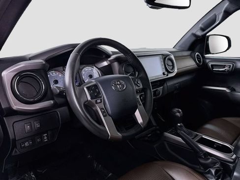 Used 2020 Toyota Tacoma Limited AWD/4WD image 9