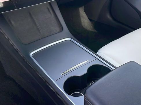 Used 2022 Tesla Model 3 Standard Range image 16