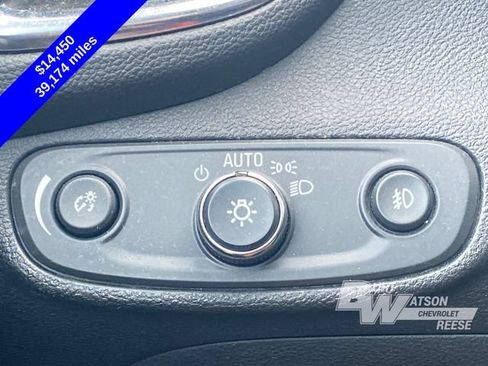 Used 2017 Chevrolet Trax Premier w/ Driver Confidence II Package FWD image 28