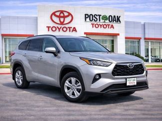 Used 2020 Toyota Highlander LE video 1
