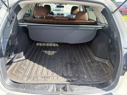 Used 2018 Subaru Outback 3.6R Touring AWD/4WD image 23