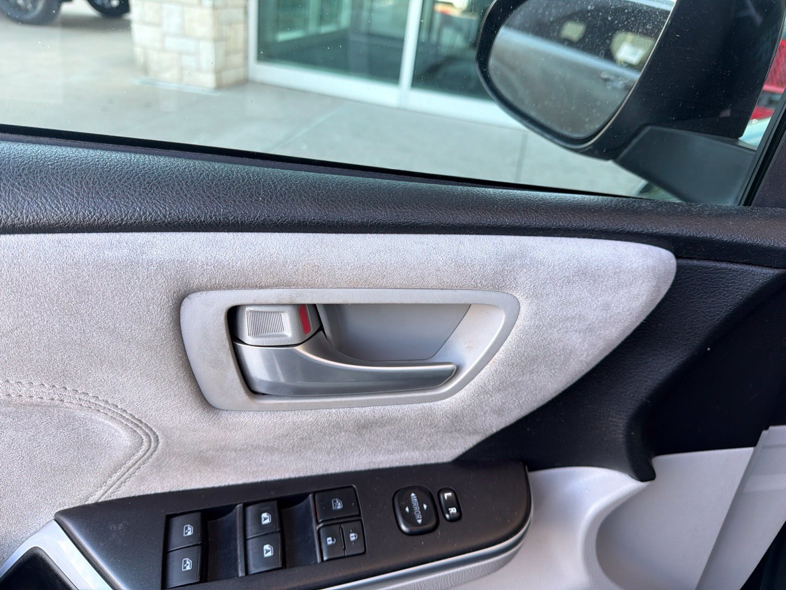 Used 2017 Toyota Camry XSE FWD image 6