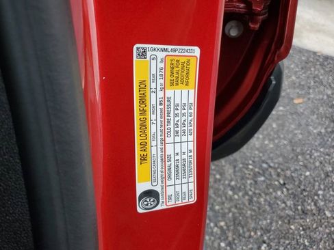 Used 2023 GMC Acadia SLT image 31