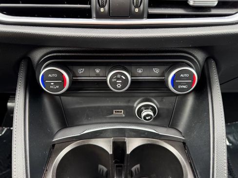 Used 2018 Alfa Romeo Stelvio AWD image 24