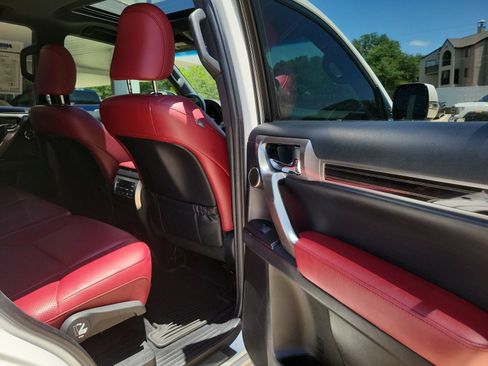 Used 2023 Lexus GX 460 Luxury w/ Accessory Package AWD/4WD image 27