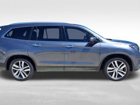 Used 2017 Honda Pilot Touring image 9