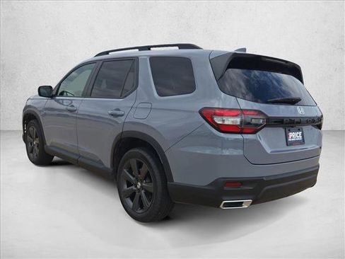 Used 2025 Honda Pilot Sport image 8