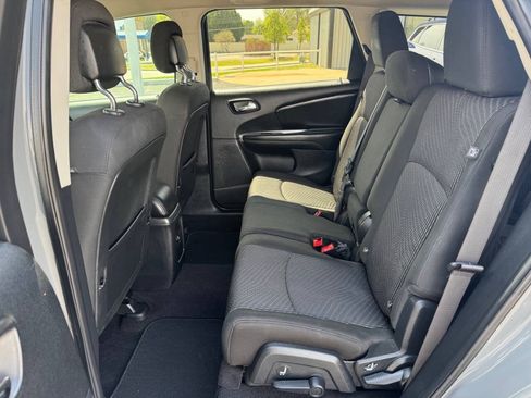 Used 2020 Dodge Journey SE w/ SE Popular Equipment Group FWD image 17