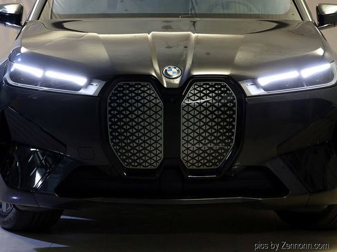 Certified 2025 BMW iX xDrive50 w/ Premium Package AWD/4WD image 6