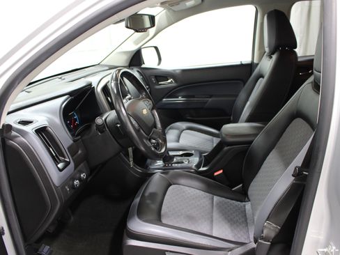 Used 2018 Chevrolet Colorado Z71 AWD/4WD image 3