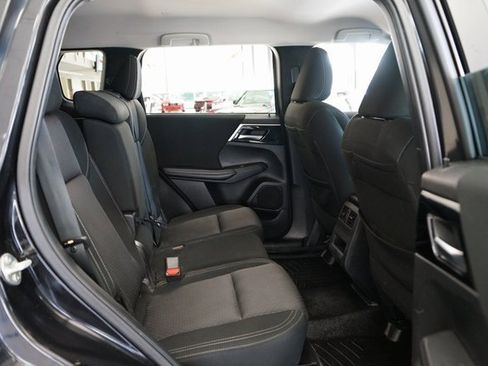 Used 2024 Mitsubishi Outlander ES image 11