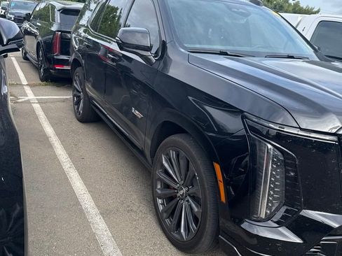 Used 2026 Cadillac Escalade V AWD/4WD image 2