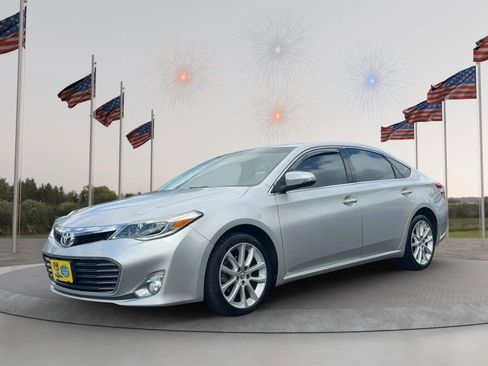Used 2013 Toyota Avalon XLE Touring FWD image 2