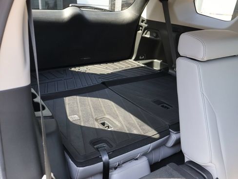 Used 2025 Honda Pilot EX-L image 13