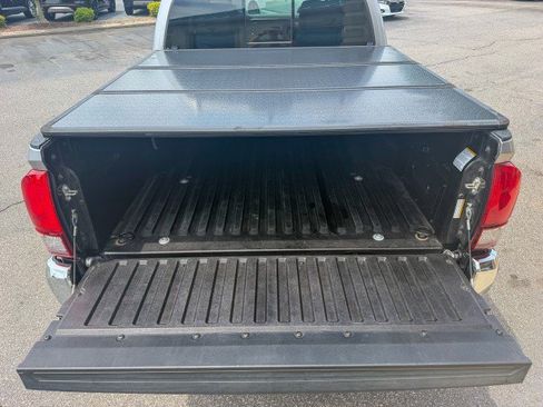 Used 2021 Toyota Tacoma SR5 RWD image 16