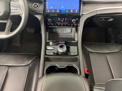 Used 2024 Jeep Grand Cherokee Limited 4xe w/ Luxury Tech Group II AWD/4WD image 17