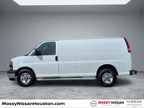 Used 2018 GMC Savana 2500 w/ Driver Convenience Package image 5