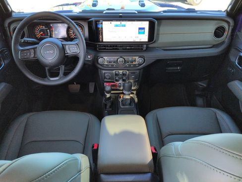 Used 2026 Jeep Gladiator Mojave AWD/4WD image 14