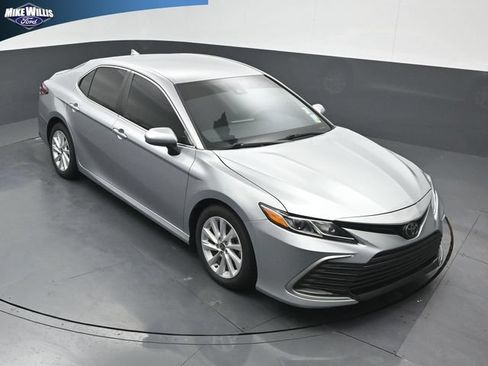 Used 2023 Toyota Camry LE FWD image 9