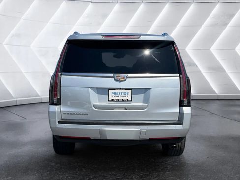 Used 2016 Cadillac Escalade Luxury AWD/4WD image 4