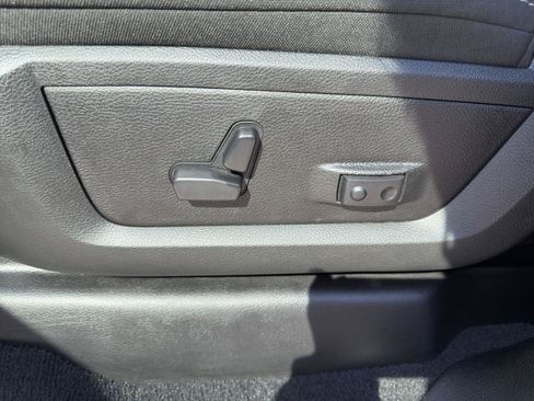 Used 2026 RAM 2500 Big Horn AWD/4WD image 2