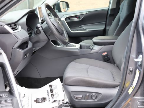 Certified 2025 Toyota RAV4 XLE FWD image 22