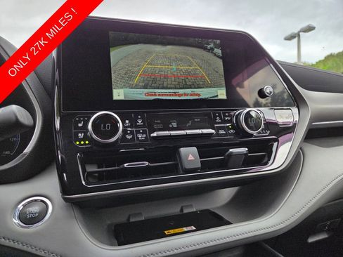 Used 2023 Toyota Highlander Limited FWD image 35