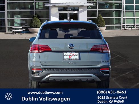 Certified 2023 Volkswagen Taos SE w/ Panoramic Sunroof Package image 5
