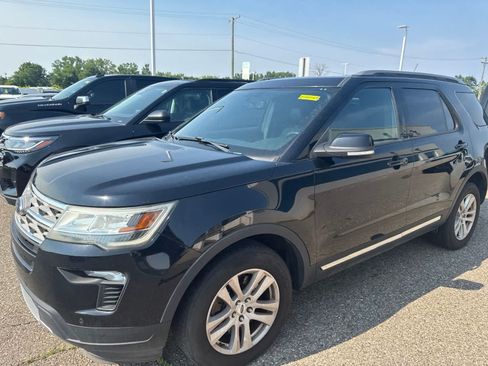 Used 2018 Ford Explorer XLT w/ Equipment Group 202A AWD/4WD image 23