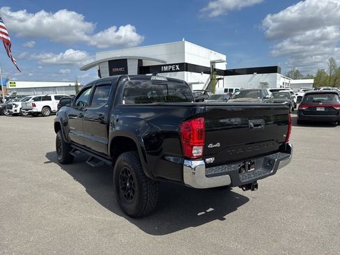 Used 2021 Toyota Tacoma SR5 AWD/4WD image 3