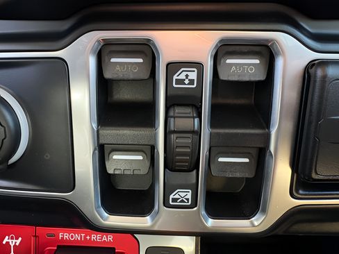 Used 2019 Jeep Wrangler Unlimited Rubicon AWD/4WD image 13