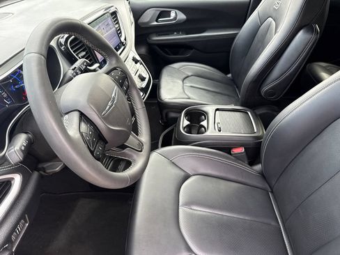 Used 2024 Chrysler Pacifica Limited FWD image 21
