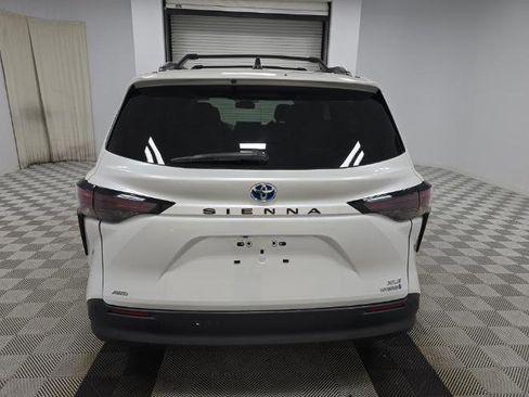 Used 2024 Toyota Sienna XLE w/ XLE Plus Package image 5