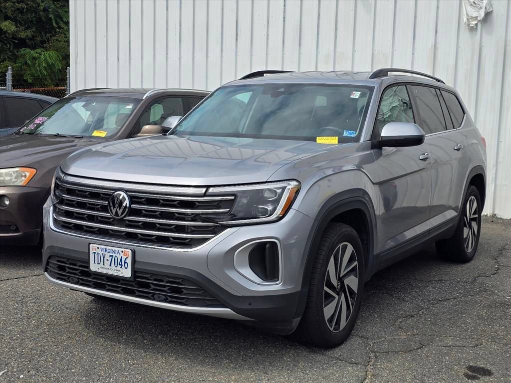 Used 2025 Volkswagen Atlas SE AWD/4WD image 2