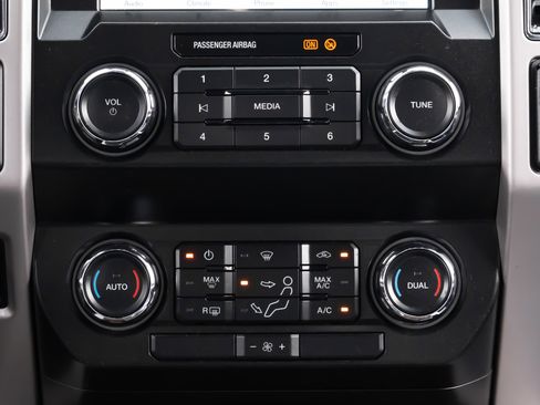 Used 2019 Ford F350 Lariat image 38