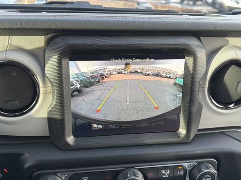 Used 2021 Jeep Wrangler Unlimited Sahara image 19