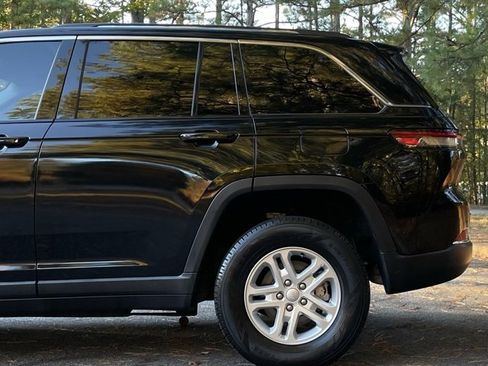 Used 2022 Jeep Grand Cherokee Laredo w/ Luxury Tech Group I image 5