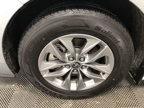 Used 2021 Toyota Sienna XLE FWD image 27