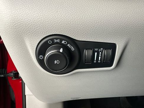 Used 2023 Jeep Compass Limited image 25